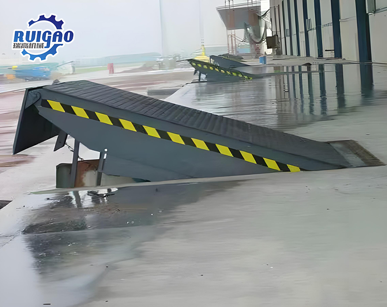 集裝箱上卸貨高度調節(jié)板